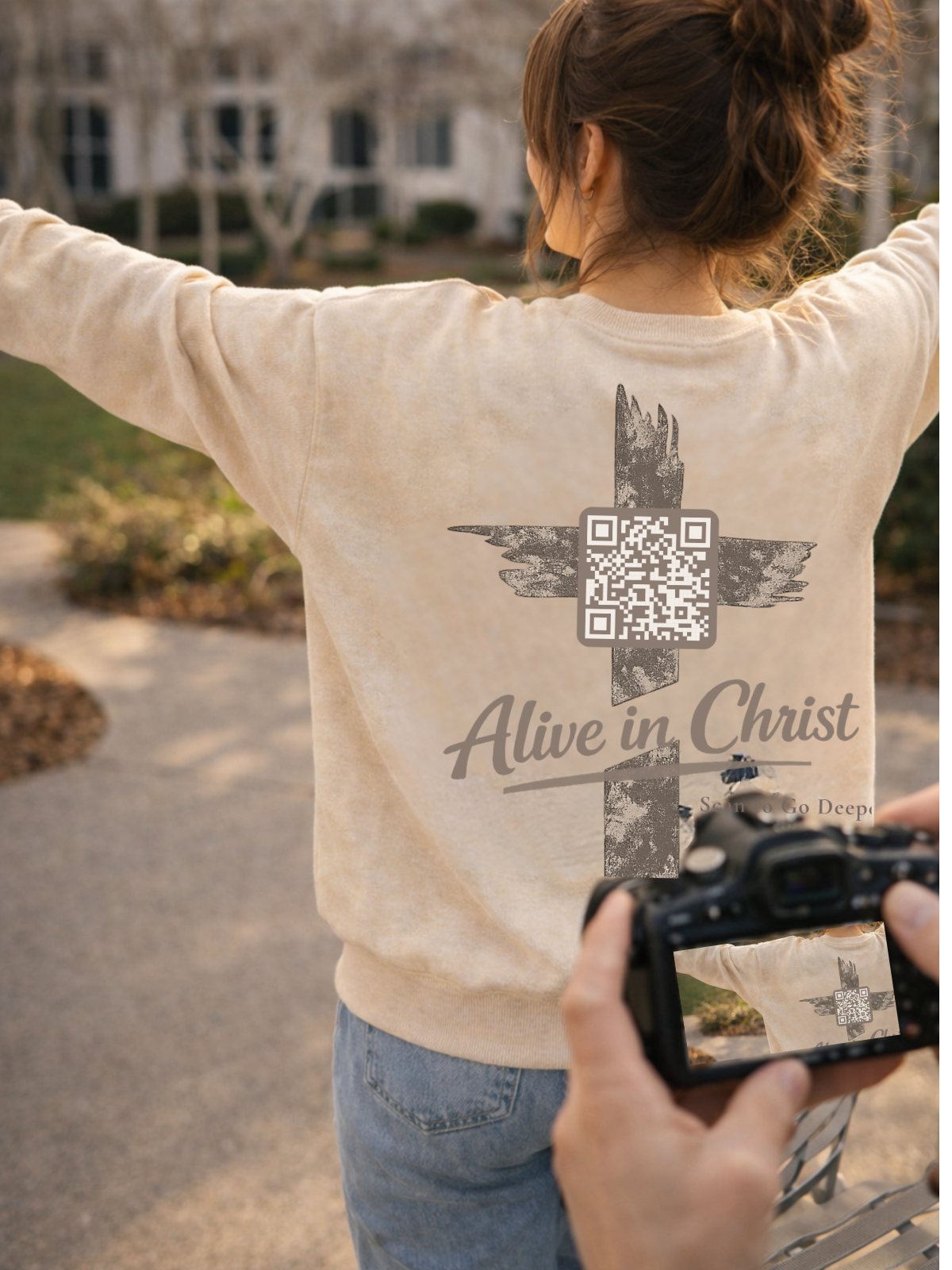 Alive in Christ. - sweatshirt - QR